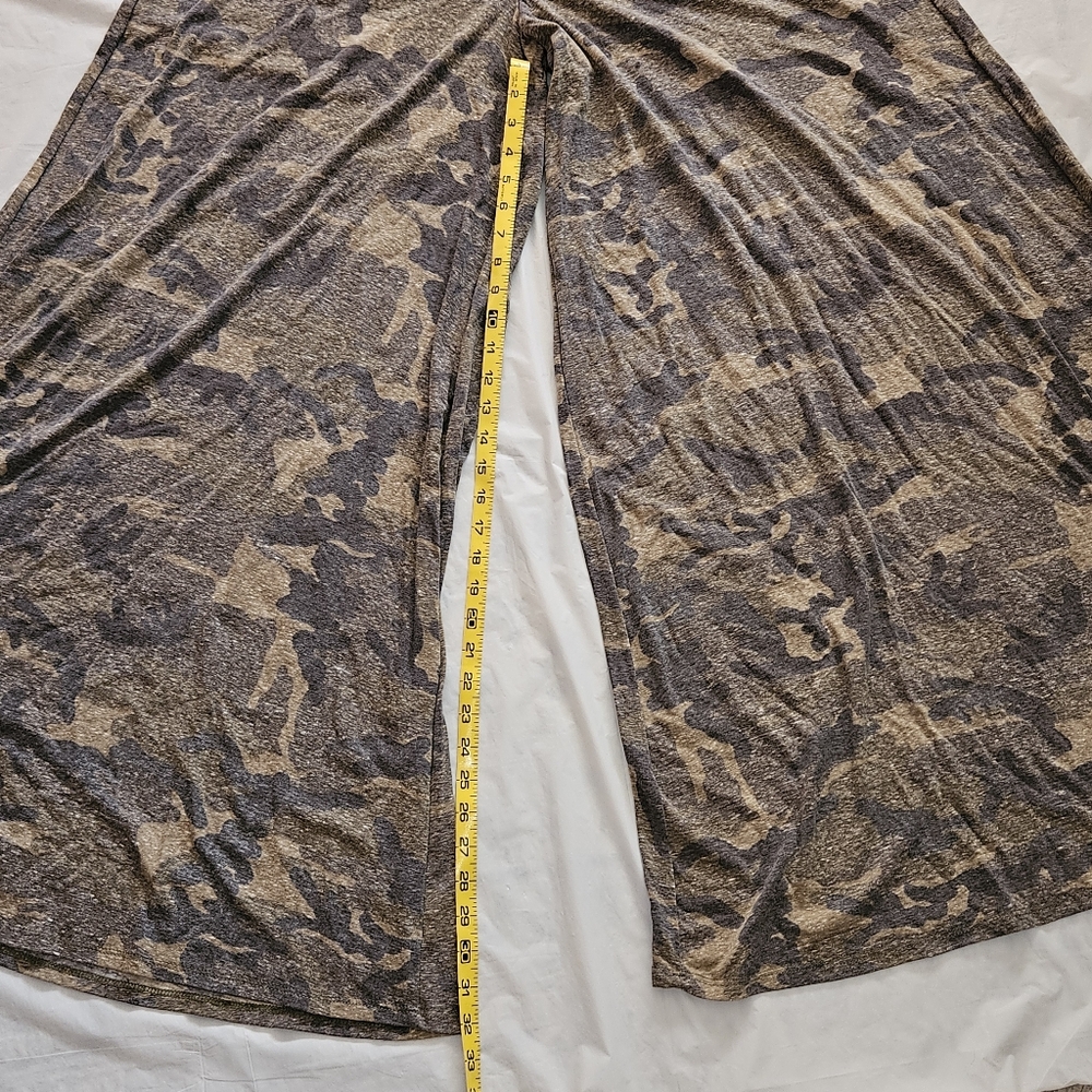 L & B Palazzo Pants in Camo Print NWT Size 3X - Picture 6 of 7